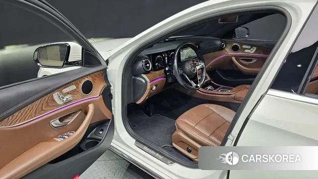 Mercedes-Benz E-Class W213 2022 Белый из Кореи, фото 2