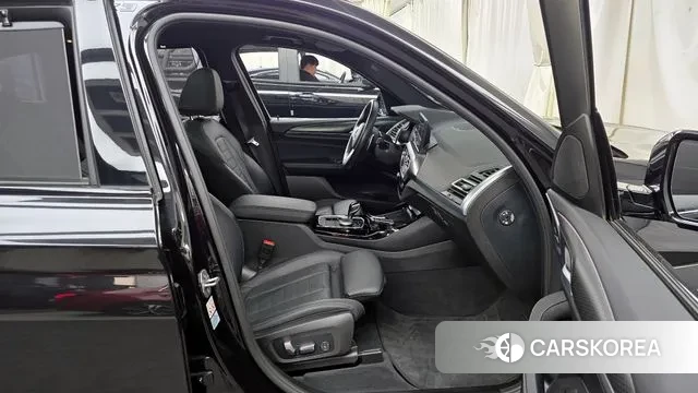 BMW X3 (G01) 2023 Черный из Кореи, фото 2