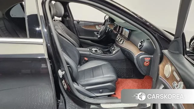 Mercedes-Benz E-Class W213 2018 Черный из Кореи, фото 2