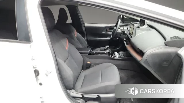 Toyota Prius 5th Generation 2023 Белый из Кореи, фото 2