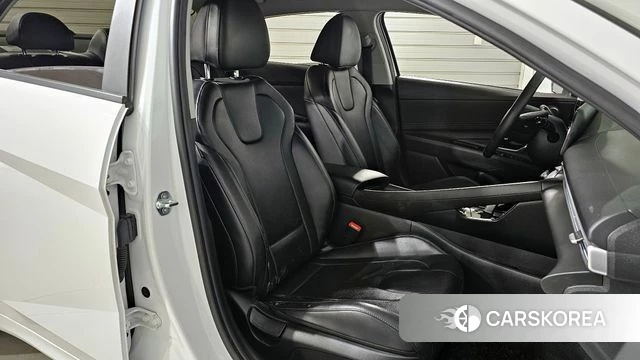 Hyundai The New Avante (CN7) 2023 Белый из Кореи, фото 2