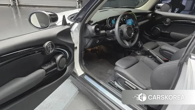 Mini Cooper 2024 Белый из Кореи, фото 2