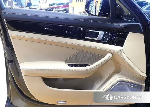 Porsche Panamera (971) 2022 Черный из Кореи, фото 2