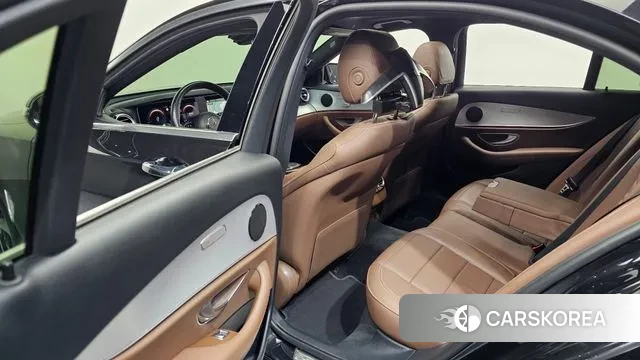 Mercedes-Benz E-Class W213 2021 Черный из Кореи, фото 2