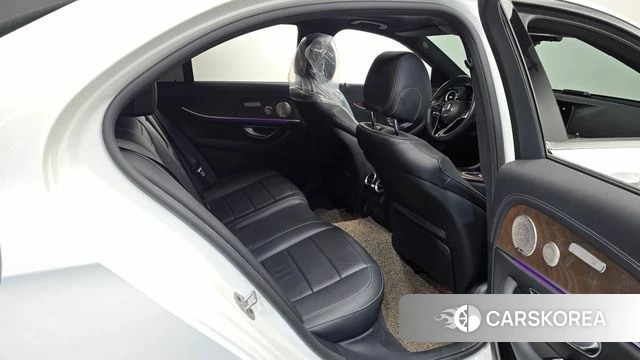 Mercedes-Benz E-Class W213 2023 Белый из Кореи, фото 2