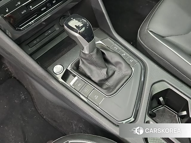 Volkswagen Tiguan second Generation 2023 Белый из Кореи, фото 2