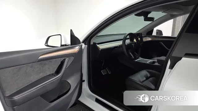 Tesla Model Y 2024 Белый из Кореи, фото 2