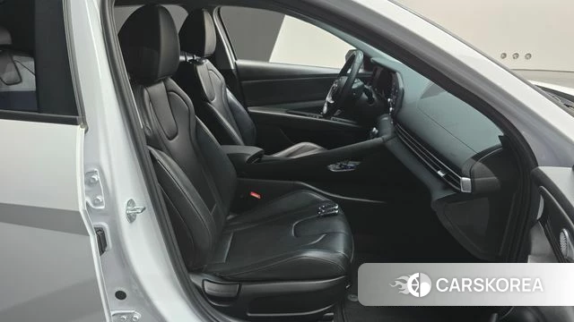 Hyundai Avante Hybrid (CN7) 2023 Белый из Кореи, фото 2