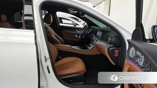 Mercedes-Benz E-Class W213 2021 Белый из Кореи, фото 2