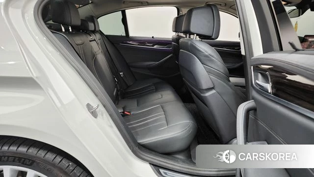 BMW 5 Series (G30) 2022 Белый из Кореи, фото 2