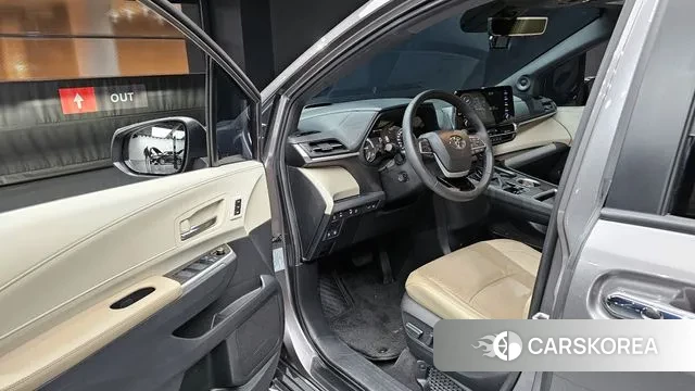 Toyota Sienna 4th Generation 2021 Серый из Кореи, фото 2
