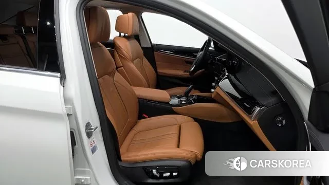 BMW 5 Series (G30) 2021 Белый из Кореи, фото 2