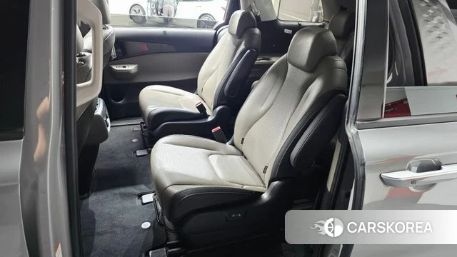 Kia The New Carnival 4th Generation 2024 Серебристо-серый из Кореи, фото 2