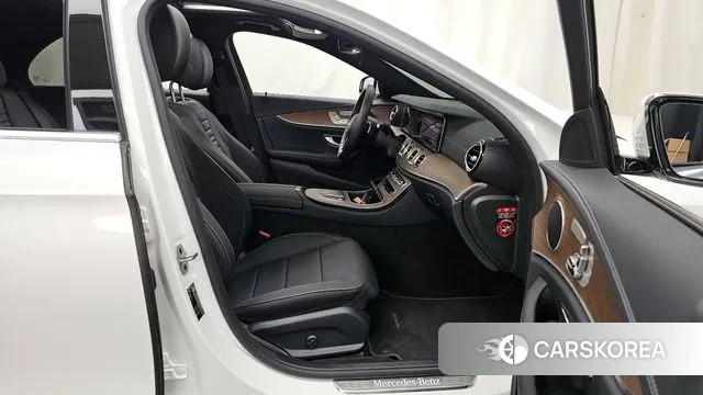 Mercedes-Benz E-Class W213 2021 Белый из Кореи, фото 2