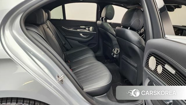 Mercedes-Benz E-Class W213 2023 Светло-серебряный цвет из Кореи, фото 2