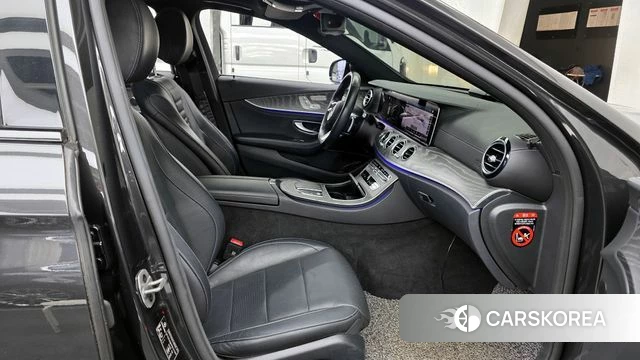 Mercedes-Benz E-Class W213 2023 Серый из Кореи, фото 2