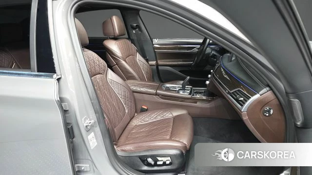BMW 7 Series (G11) 2020 Серебристо-серый из Кореи, фото 2