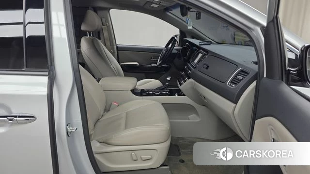 Kia The New Carnival 2019 Серебряный из Кореи, фото 2