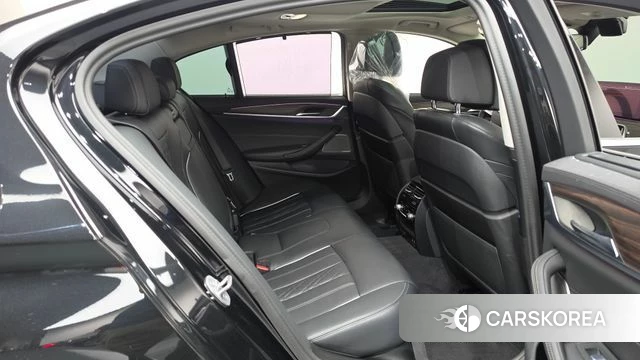 BMW 5 Series (G30) 2023 Черный из Кореи, фото 2