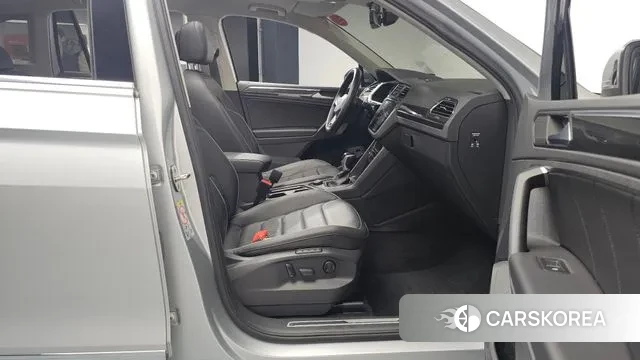 Volkswagen Tiguan second Generation 2022 Серебряный из Кореи, фото 2