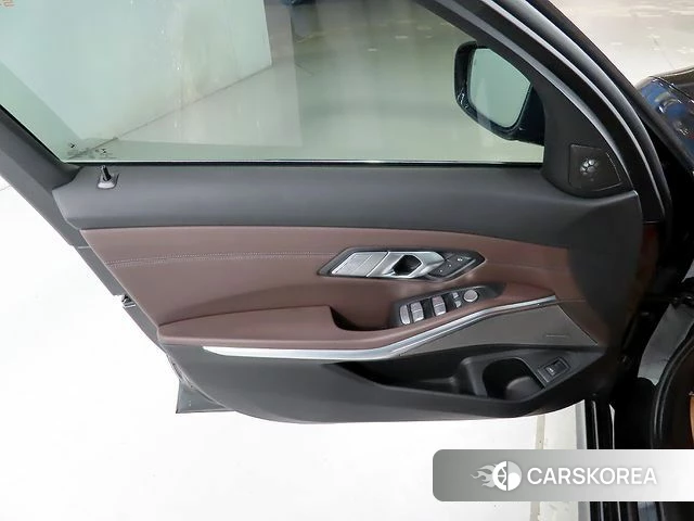 BMW 3 Series (G20) 2021 Черный из Кореи, фото 2