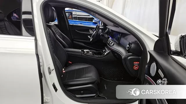 Mercedes-Benz E-Class W213 2018 Белый из Кореи, фото 2