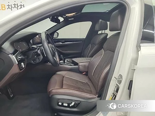 BMW 5 Series (G30) 2022 Белый из Кореи, фото 2