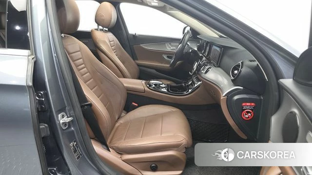 Mercedes-Benz E-Class W213 2019 Серый из Кореи, фото 2