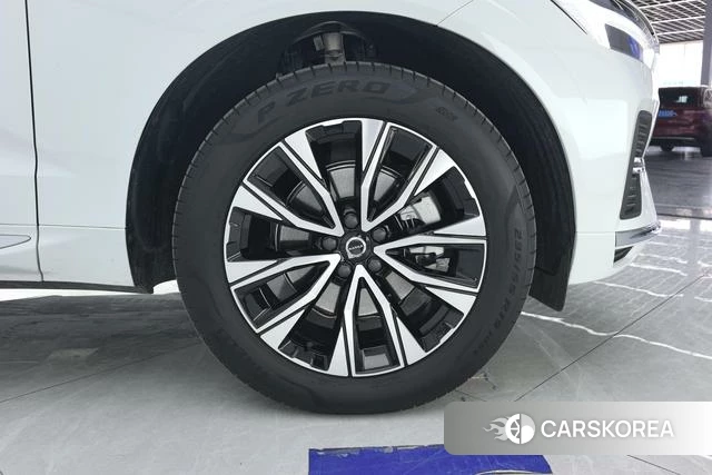 Volvo XC60 2025 Белый из Китая, фото 2