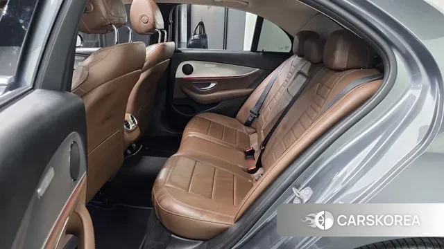 Mercedes-Benz E-Class W213 2018 Серый из Кореи, фото 2