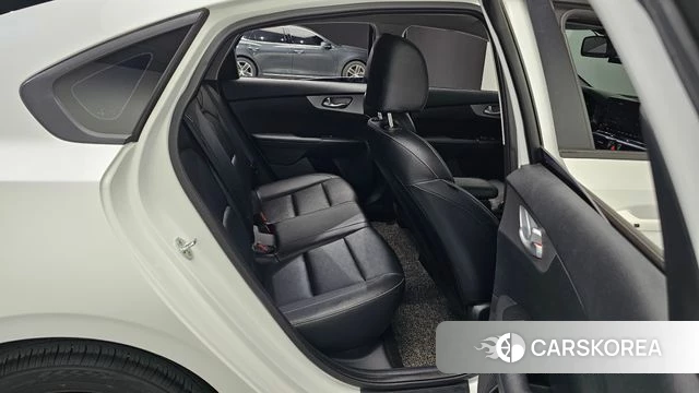 Kia The New K3 2nd generation 2022 Белый из Кореи, фото 2