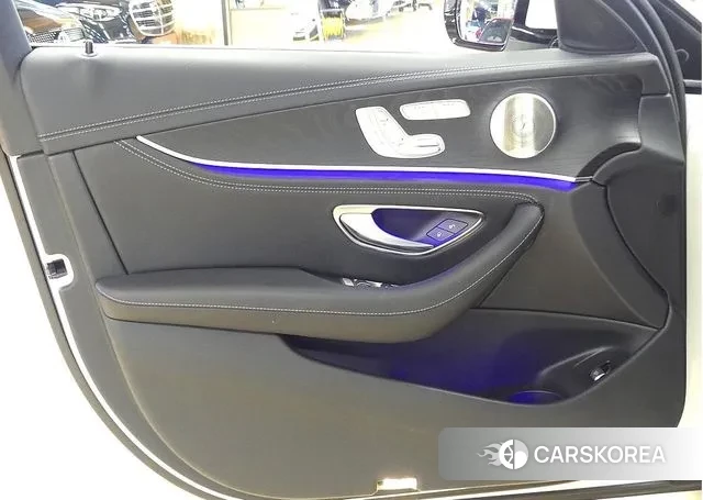 Mercedes-Benz E-Class W213 2022 Белый из Кореи, фото 2