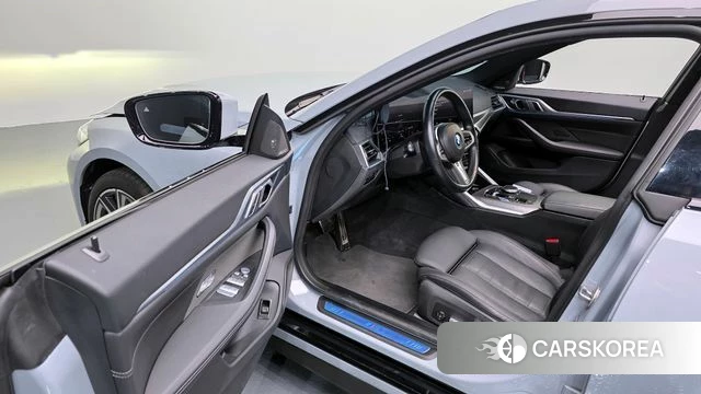 BMW i4 2023 Серебристо-серый из Кореи, фото 2