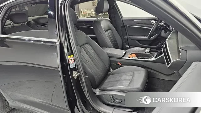 Audi A6 (C8) 2021 Черный из Кореи, фото 2