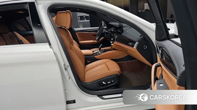 BMW 5 Series (G30) 2020 Белый из Кореи, фото 2