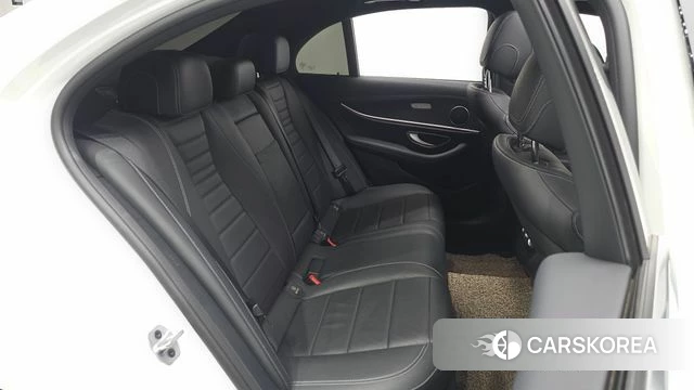 Mercedes-Benz E-Class W213 2023 Белый из Кореи, фото 2