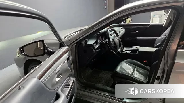 Lexus ES300h 7th generation 2018 Песочный из Кореи, фото 2