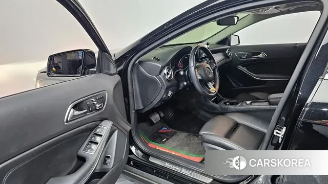 Mercedes-Benz GLA-Class X156 2018 Черный из Кореи, фото 2