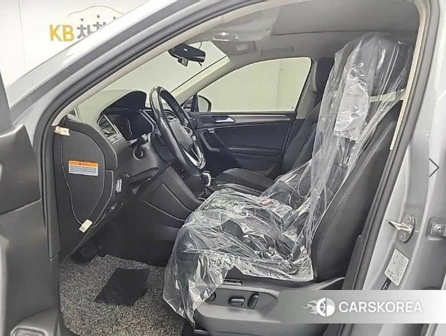 Volkswagen Tiguan Allspace 2022 Серебряный из Кореи, фото 2