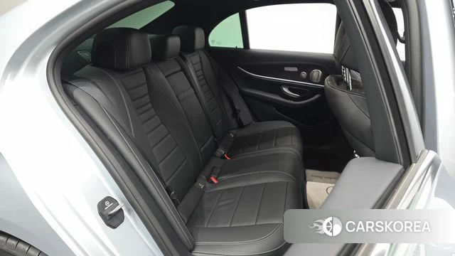 Mercedes-Benz E-Class W213 2022 Серебряный из Кореи, фото 2