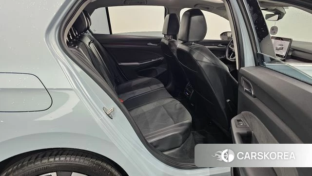 Volkswagen Golf 8th Generation 2025 Светло-серебряный цвет из Кореи, фото 2