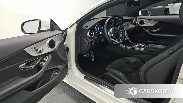 Mercedes-Benz C-Class W205 2021 Белый из Кореи, фото 2