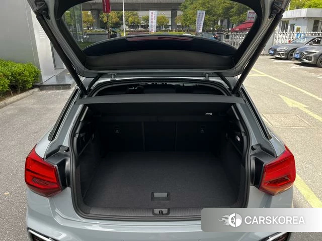 Audi Q2L 2024 Серебристо-серый из Китая, фото 2