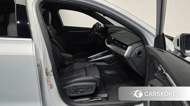 Audi A3 (8Y) 2022 Белый из Кореи, фото 2