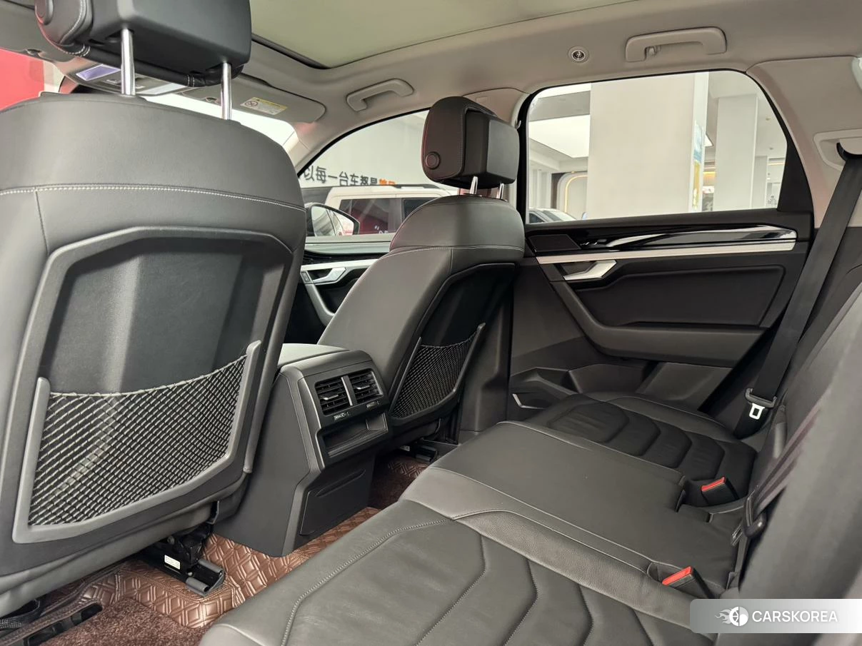 Volkswagen Touareg 2020 Черный из Китая, фото 2