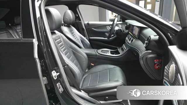 Mercedes-Benz E-Class W213 2022 Черный из Кореи, фото 2