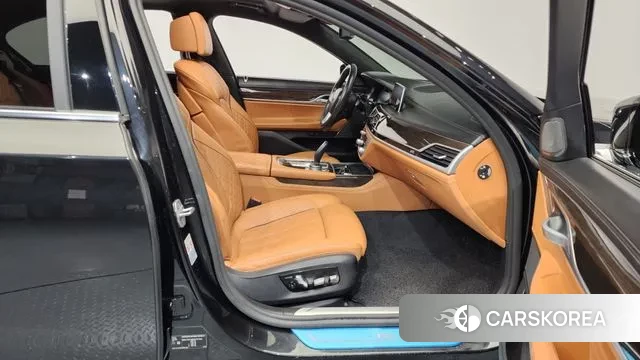 BMW 7 Series (G11) 2020 Черный из Кореи, фото 2