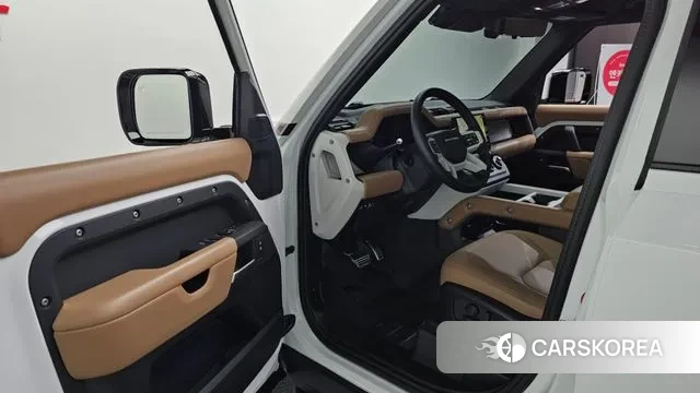 Land Rover Defender (L663) 2025 Белый из Кореи, фото 2