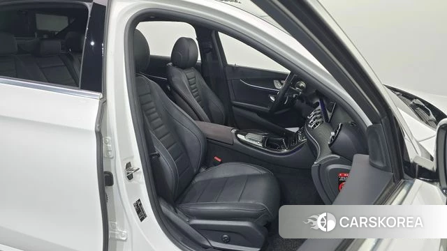 Mercedes-Benz E-Class W213 2021 Белый из Кореи, фото 2