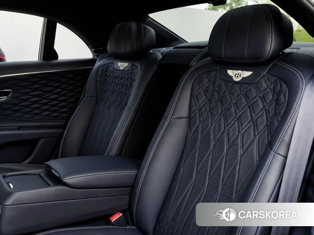 Bentley Flying Spur 3rd Generation 2022 Серебристо-серый из Кореи, фото 2